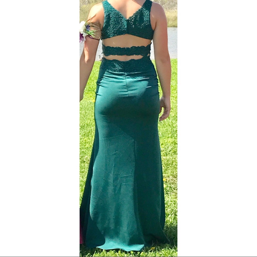 Size 4 prom dress - Picture 4 of 7